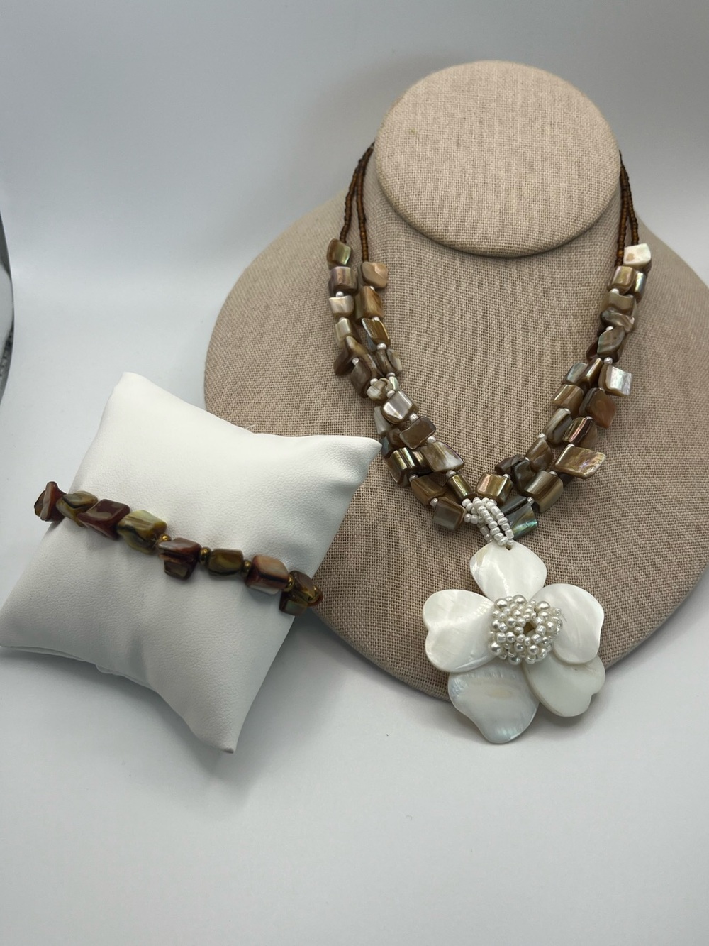 Dyed Abalone Shell  Necklace With Flower Pendant and Matching Stretch Bracelet